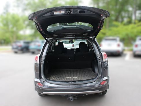 Used 2017 Toyota RAV4 XLE FWD image 8