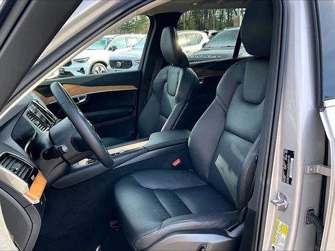 Certified 2024 Volvo XC90 B6 Plus w/ Protection Package Premier image 8