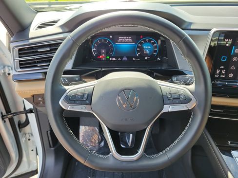 Used 2024 Volkswagen Atlas Cross Sport SE w/ Panoramic Sunroof Package FWD image 26
