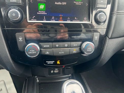 Used 2018 Nissan Rogue SL w/ Premium Package AWD/4WD image 18