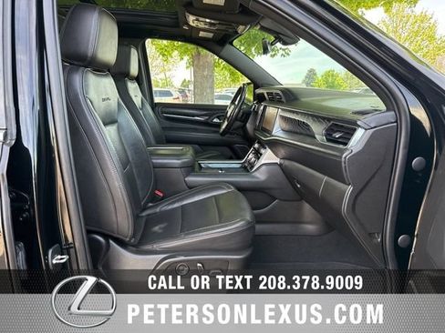 Used 2021 GMC Yukon XL Denali w/ Denali Premium Package AWD/4WD image 13