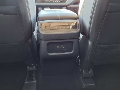 Used 2025 Nissan Pathfinder SV FWD image 19