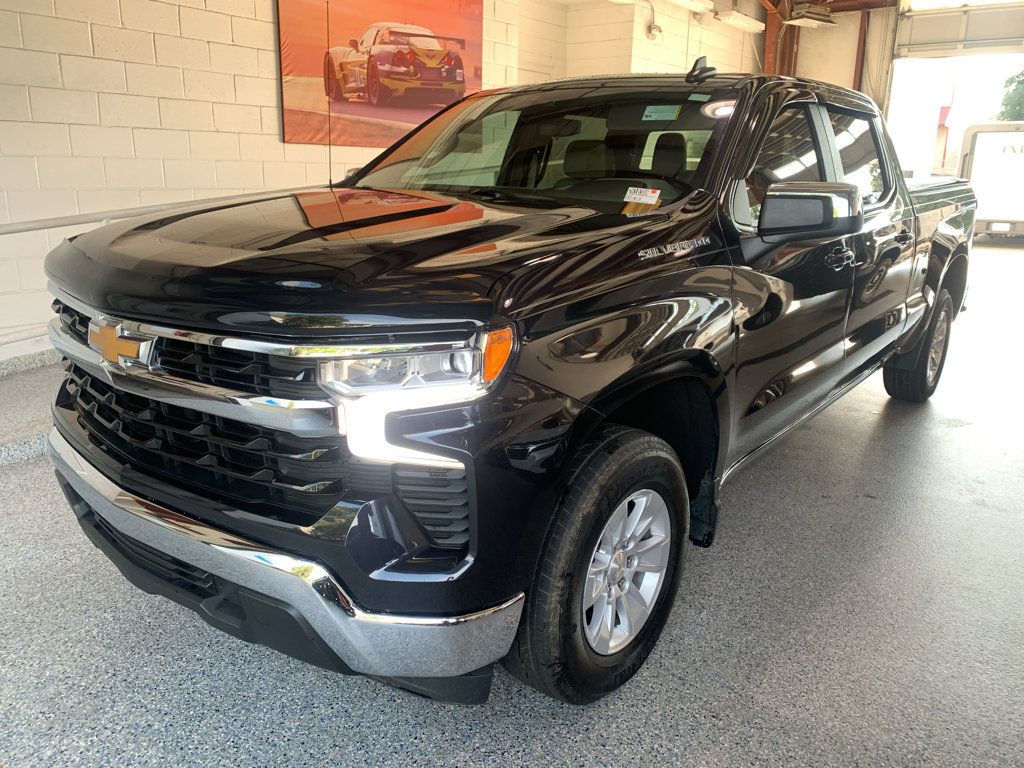 Used 2024 Chevrolet Silverado 1500 LT w/ Convenience Package II RWD image 4