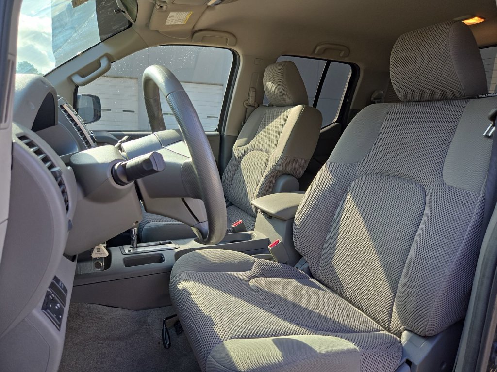 Used 2013 Nissan Frontier SV RWD image 16