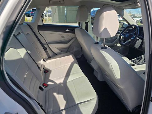 Used 2023 Volkswagen Jetta SE w/ Panoramic Sunroof Package image 13