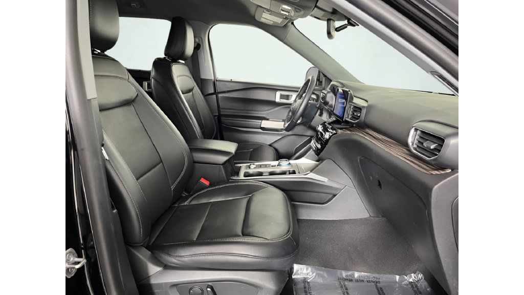 Used 2024 Ford Explorer Limited AWD/4WD image 12