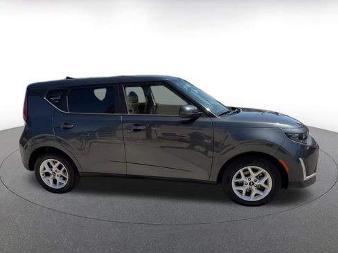 Used 2025 Kia Soul LX w/ LX Technology Package image 16
