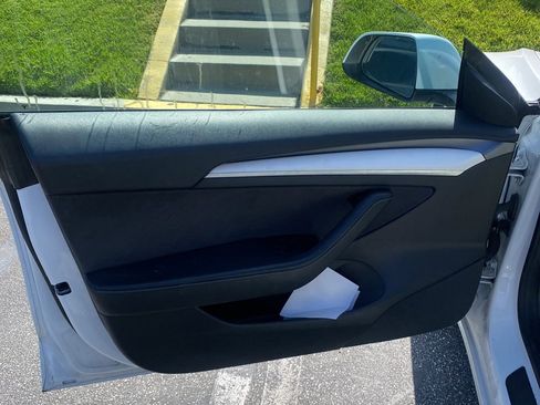 Used 2022 Tesla Model 3 Long Range AWD/4WD image 9