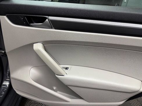 Used 2017 Volkswagen Passat 1.8T R-Line image 52