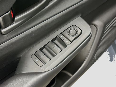 Used 2025 Toyota Prius Plug-In Hybrid image 15