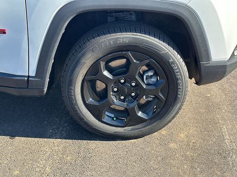 Used 2024 Jeep Compass Trailhawk image 12