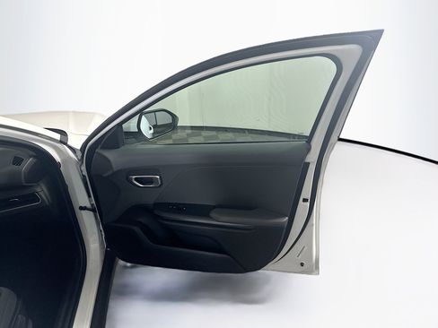 Used 2025 Kia K4 LXS image 33