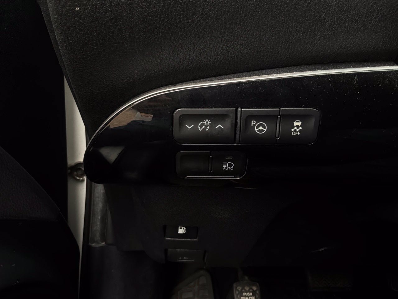 Used 2021 Toyota Prius LE FWD image 24