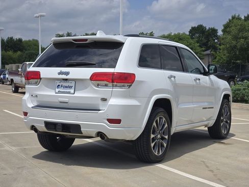 Used 2017 Jeep Grand Cherokee Overland AWD/4WD image 7
