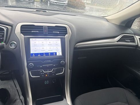 Certified 2019 Ford Fusion SE image 32