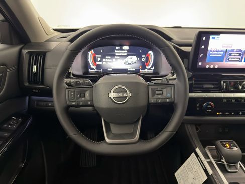New 2026 Nissan Pathfinder Platinum AWD/4WD image 18