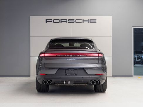 Certified 2025 Porsche Cayenne Coupe image 6