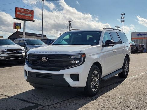 New 2025 Ford Expedition Active image 2