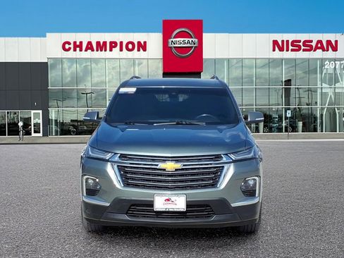 Used 2022 Chevrolet Traverse LT image 2