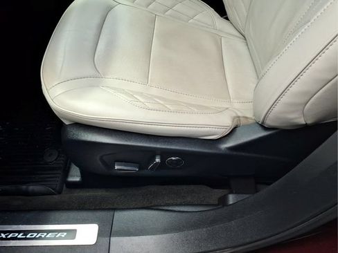 Used 2018 Ford Explorer Platinum AWD/4WD image 17