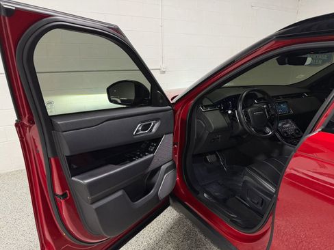 Used 2019 Land Rover Range Rover Velar R-Dynamic SE image 9