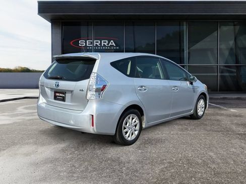 Used 2014 Toyota Prius V Two FWD image 5
