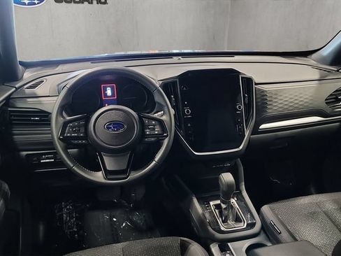 Used 2025 Subaru Forester Premium AWD/4WD image 2