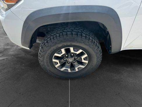 Used 2020 Toyota Tacoma TRD Off-Road AWD/4WD image 9