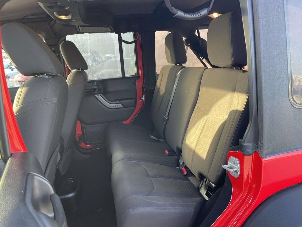 Used 2018 Jeep Wrangler Unlimited Sport S AWD/4WD image 3
