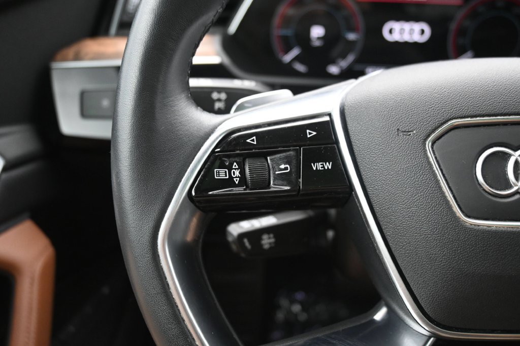 Used 2023 Audi e-tron Premium AWD/4WD image 21