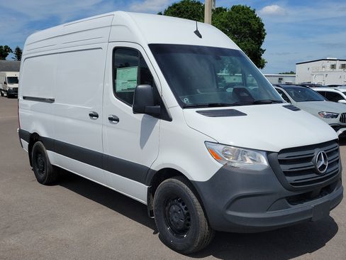 New 2025 Mercedes-Benz Sprinter 2500 image 2