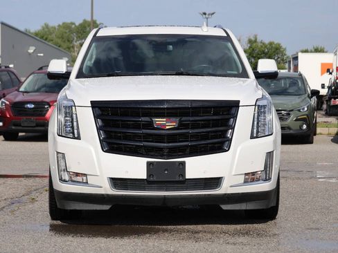 Used 2019 Cadillac Escalade ESV Luxury AWD/4WD image 2