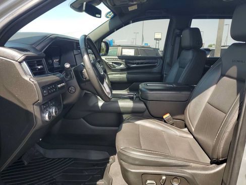 Used 2023 GMC Yukon XL Denali AWD/4WD image 15