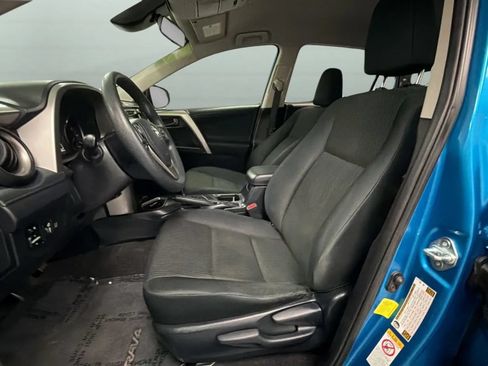 Used 2017 Toyota RAV4 LE FWD image 19