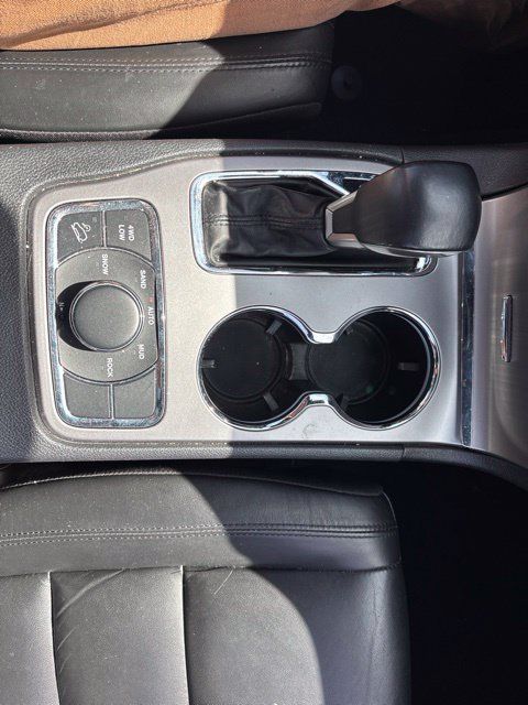 Used 2020 Jeep Grand Cherokee Limited AWD/4WD image 16