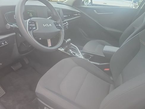 Used 2025 Kia Niro LX FWD image 8