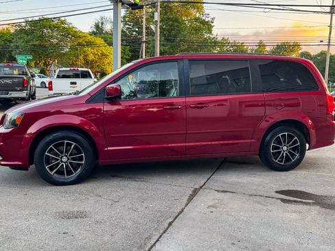 Used 2015 Dodge Grand Caravan R/T w/ Driver Convenience Group FWD image 6