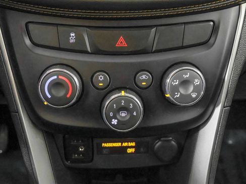 Used 2019 Chevrolet Trax LT w/ LT Convenience Package FWD image 30