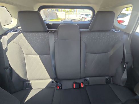 Used 2025 Toyota Corolla Cross LE FWD image 16