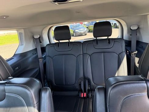 Certified 2023 Jeep Grand Cherokee L Limited AWD/4WD image 31