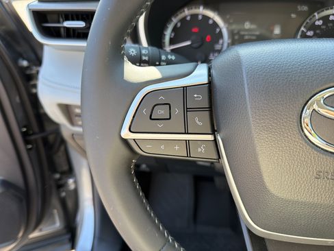 Certified 2026 Toyota Highlander XLE image 10