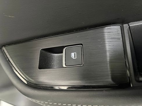 Used 2025 Nissan Rogue SL w/ Tech Package FWD image 20