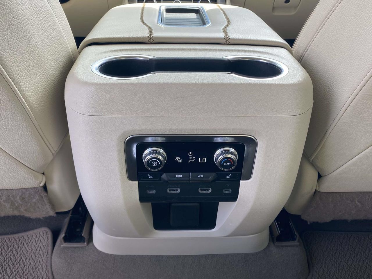Used 2022 GMC Yukon XL Denali w/ Denali Ultimate Package AWD/4WD image 12