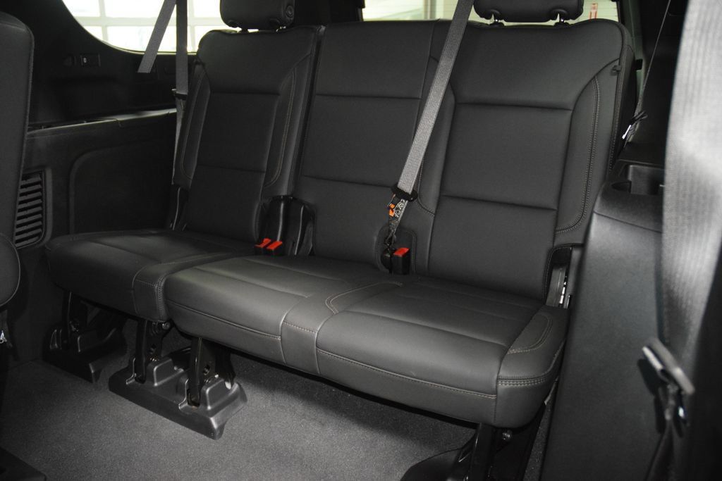 Used 2025 Chevrolet Suburban High Country AWD/4WD image 45