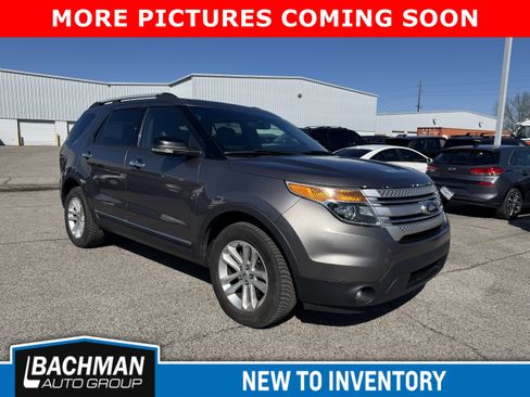 Used 2013 Ford Explorer XLT image 2
