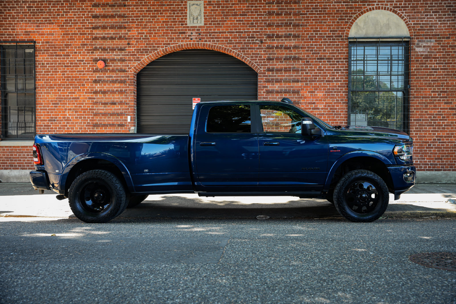 Used 2024 RAM 3500 Limited w/ Night Edition AWD/4WD image 2
