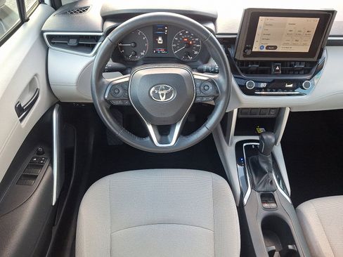 Used 2023 Toyota Corolla Cross LE image 11