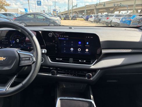 Used 2025 Chevrolet Equinox LT AWD/4WD image 14