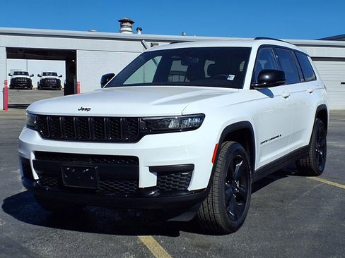 Certified 2023 Jeep Grand Cherokee L Laredo image 2