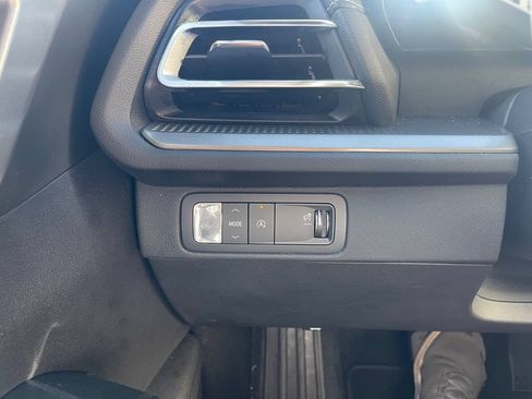 Used 2026 Chevrolet Traverse LT FWD image 18